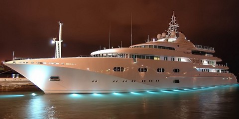 Motor mega yachts