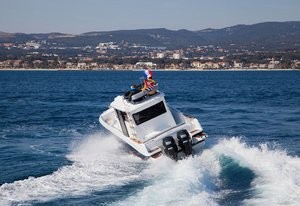 Boats with fly bridge