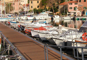 Marina di Capraia Isola