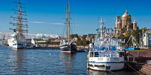 Moorings on the embankment of Lieutenant Schmidt