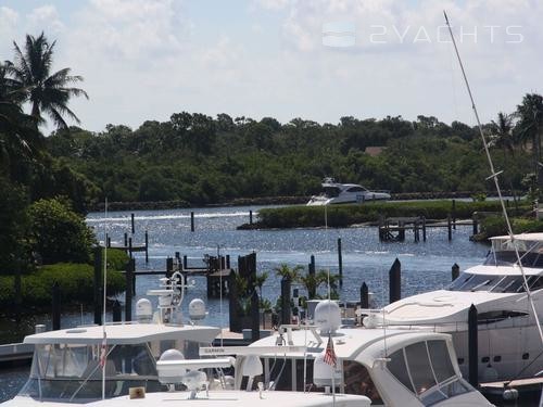 Admirals Cove Marina