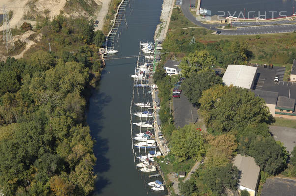 Marquette Yacht Club