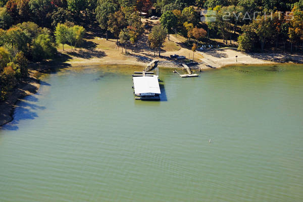 Cozy Cove Waterfront Resort