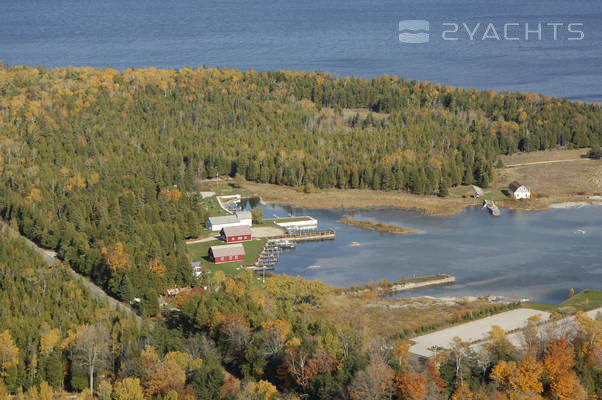 Lindgren's Sunrise Cottages & Marina