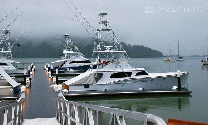 Fish Hook Marina & Lodge