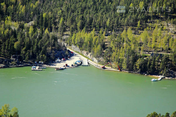 Baroesund Baroelandet Harbour