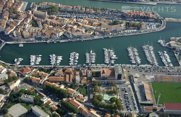 Bassin De Ferrieres Marina