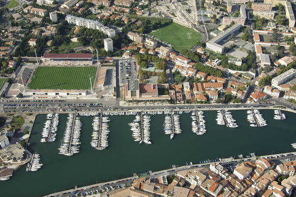 Bassin De Ferrieres Marina