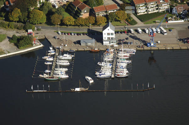 Am Hafen Road Marina