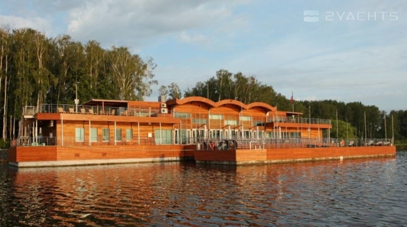 Yacht club "Pestovo Golf" by Burevestnik Group