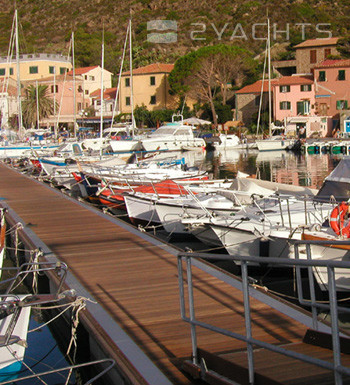 Marina di Capraia Isola