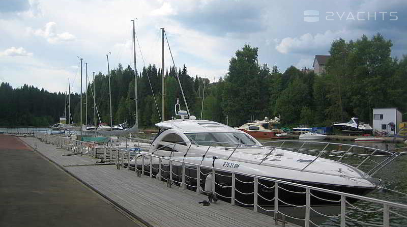 Yacht club Volna