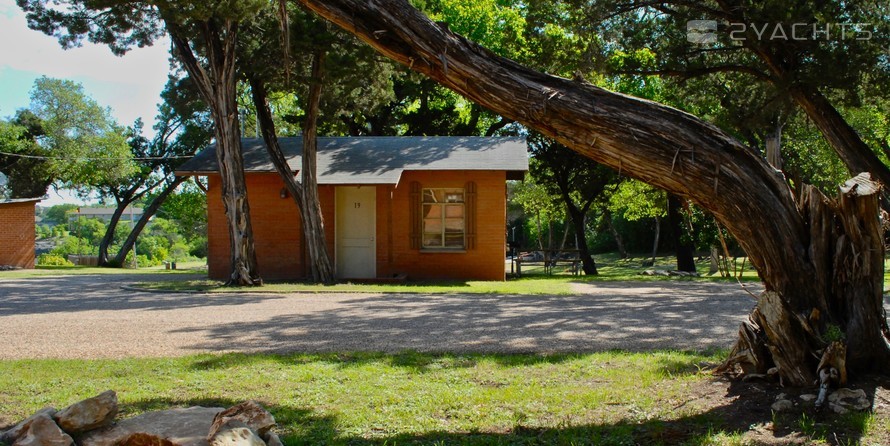 Uncle Gus’ Marina and Resort on Lake Whitney