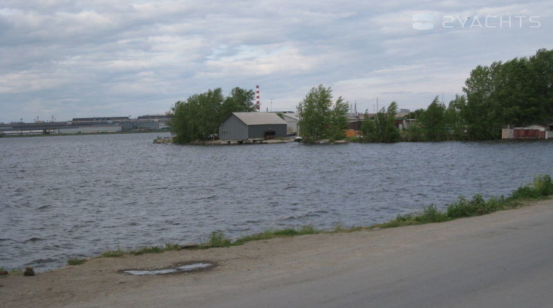 The floating base of Ekaterinburg sea school DOSAAF