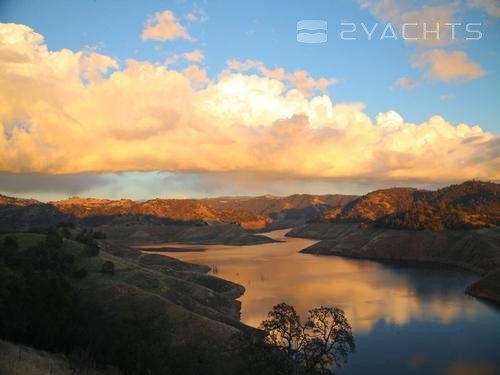 New Melones Lake Marina