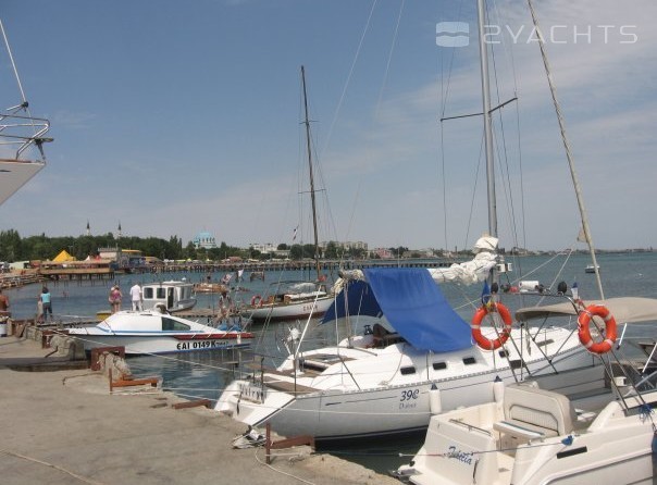 Evpatoria yacht club