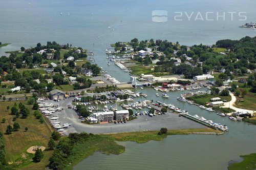 Knapp’s Narrows Marina & Inn