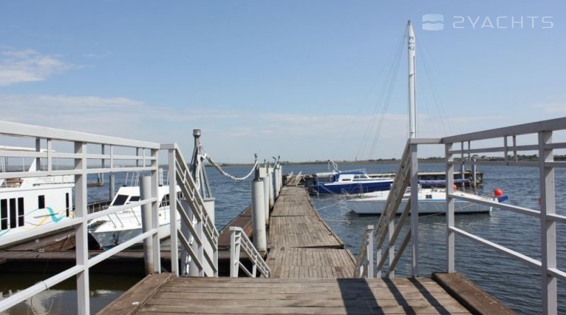 Yacht club "Boat house"