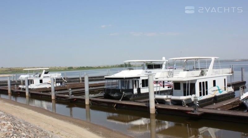 Yacht club "Boat house"