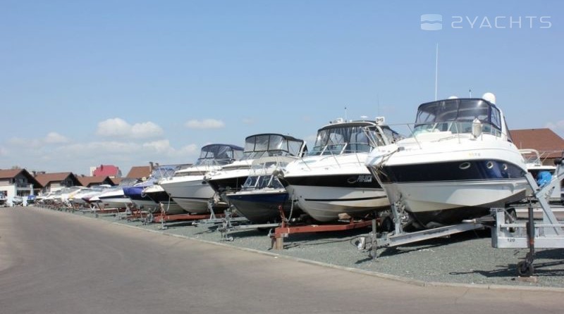 Yacht club "Boat house"