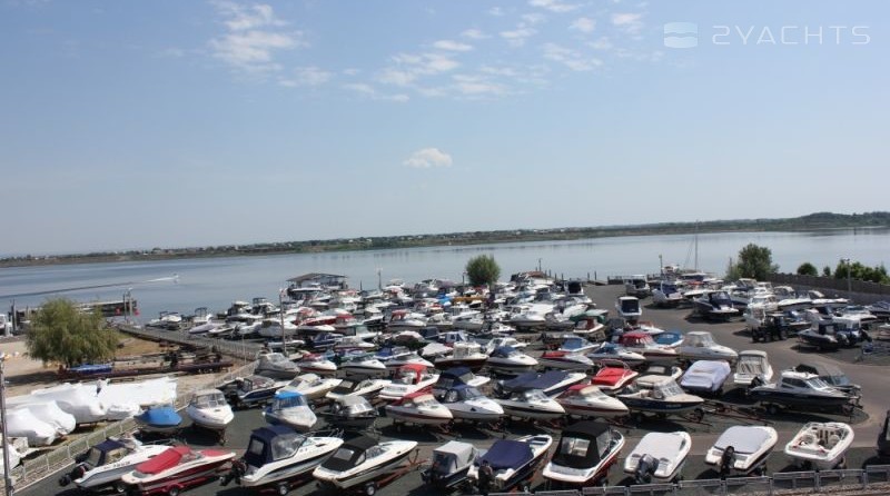 Yacht club "Boat house"