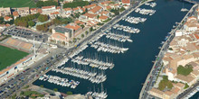 Bassin De Ferrieres Marina