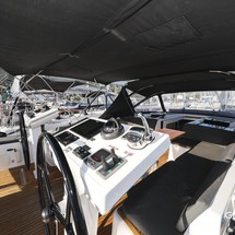 Hanse 548