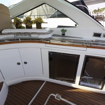 Cruisers Yachts 520 Sports Coupe