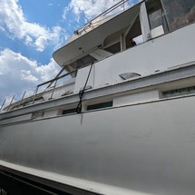 Chris-Craft Commander 44