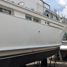 Chris-Craft Commander 44