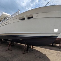 Chris-Craft Commander 44