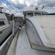 Chris-Craft Commander 44