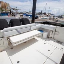 Boston Whaler 370 Outrage