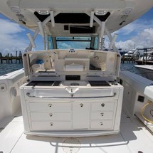 Boston Whaler 370 Outrage