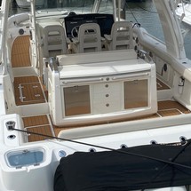 Boston Whaler 420 Outrage