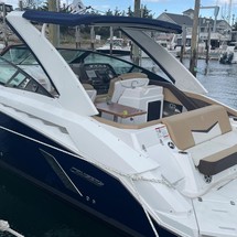 Cruisers Yachts 338 Bow Rider