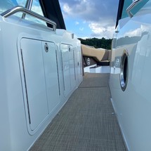 Cruisers Yachts 338 Bow Rider