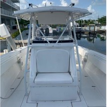 Fountain 38 center console te