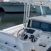 Fountain 38 center console te