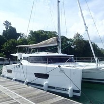 Fountaine Pajot Lucia 40