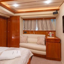 Ferretti 730