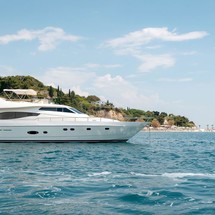 Ferretti 730