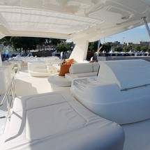 Ferretti 830