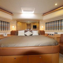 Ferretti 830