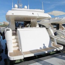 Ferretti 830