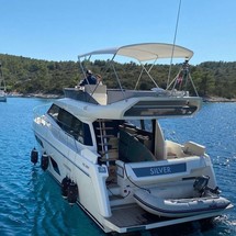 Ferretti 450