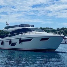 Ferretti 450