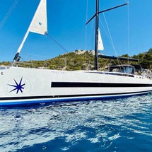 Beneteau Oceanis Yacht 62