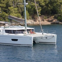 Fountaine Pajot Helia 44