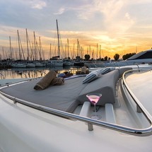 Ferretti 225